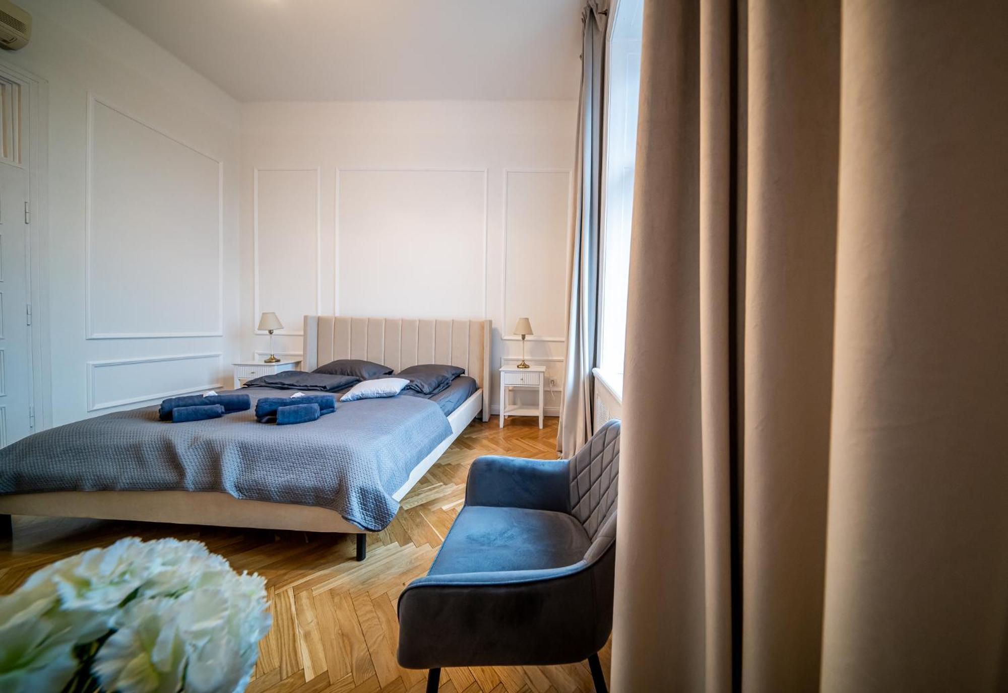 Riverfront Apartament *